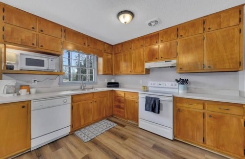 Acworth House | Acworth Abode - minutes to DT Acworth & LakePoint