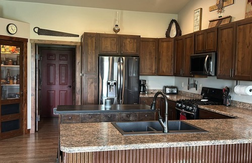 Deadwood House | ADA friendly beautiful 9 acre country home only 7 minutes from Sturgis.