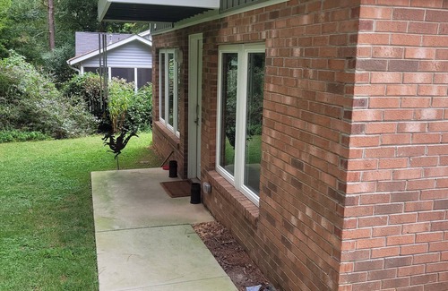 Northwest Raleigh Apartment | ADA King near Crabtree, PNC Arena, State Fairgrounds, NCMA