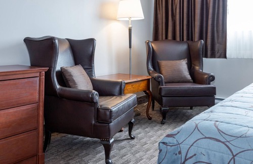 Ottawa Division Hotel | Adam's Airport Inn