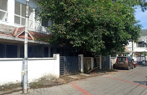 Kochi Apartment | Adam's Holiday home is 3 BH apartment type with two ac & one non ac rooms.