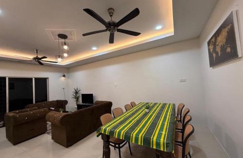 Kampung Kayu Arang House | Adam's Nur Homestay Taman D Razak Wakaf Tapai
