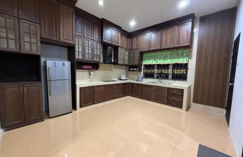 Kampung Kayu Arang House | Adam's Nur Homestay Taman D Razak Wakaf Tapai