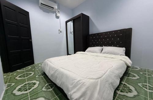 Kampung Kayu Arang House | Adam's Nur Homestay Taman D Razak Wakaf Tapai