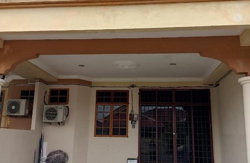 Tanah Merah House | ADAMAYRAA HOMESTAY Tanah Merah