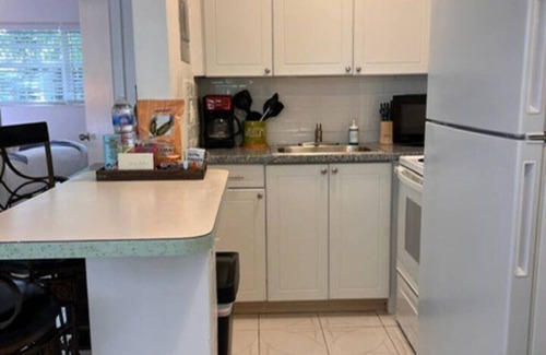 Victoria Park Apartment | Adam’s Anchor - Prime Location w Stylish Design