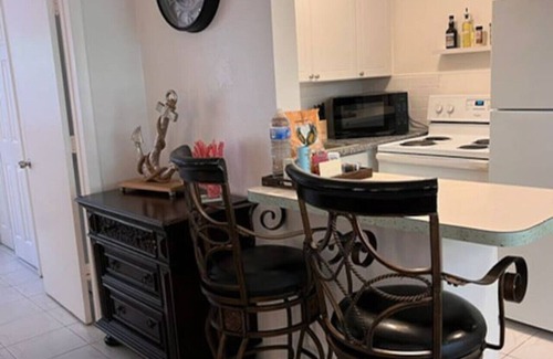 Victoria Park Apartment | Adam’s Anchor - Prime Location w Stylish Design
