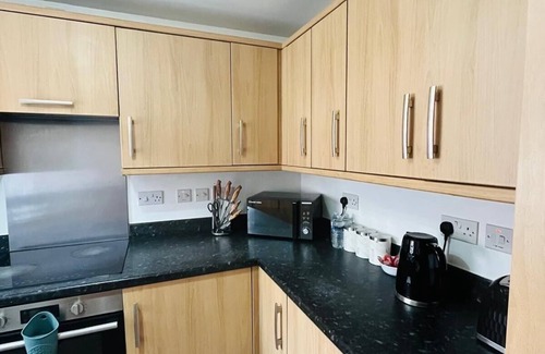 Willesborough House | Adams Drive 4 Bedroom Stylish House |Parking