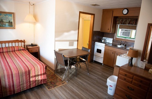 Kingsville Hotel | Adams Golden Acres Motel