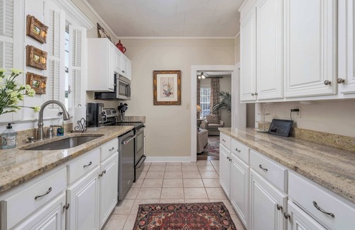 Tuscaloosa House | Adams House-Outdoor Entertainment-Walk to Eat/Shop
