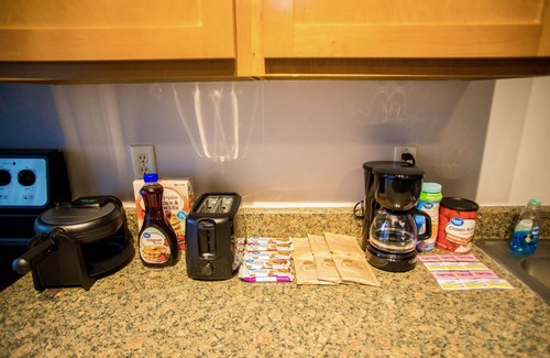 Downtown West Apartment | ADayInParis! "FREE" GatedParking&Breakfast!