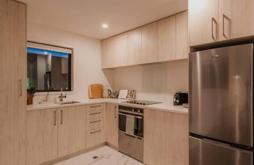 Addington House | Addington Stadium Stay - Sleeps 6