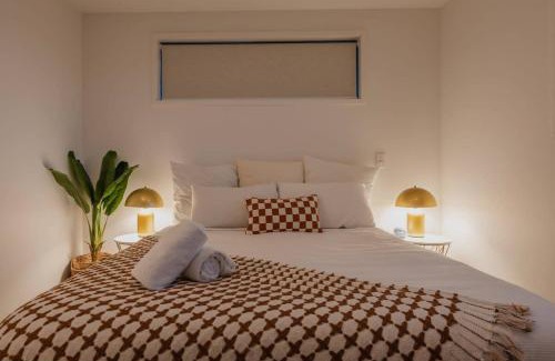 Addington House | Addington Stadium Stay - Sleeps 6