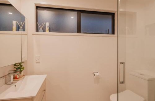 Addington House | Addington Stadium Stay - Sleeps 6