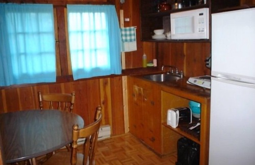 East Kootenay Cabin | Addison's Bungalows