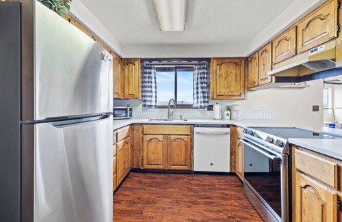 Umatilla House | Additional Living Room, Just Minutes From Highway