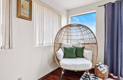 Umatilla House | Additional Living Room, Just Minutes From Highway