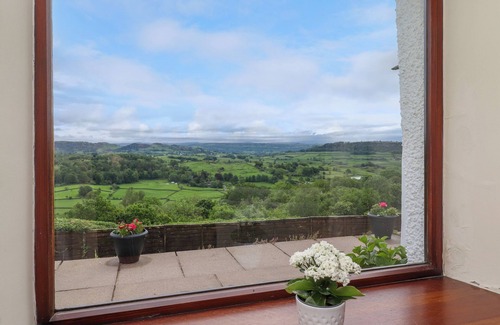 Low Newton Cottage | ADDYFIELD FARMHOUSE, family friendly in Bowland Bridge
