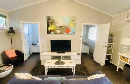 Woodside House | ADEL HILLS ESCAPE Clean Cosy Relax Free Netflix