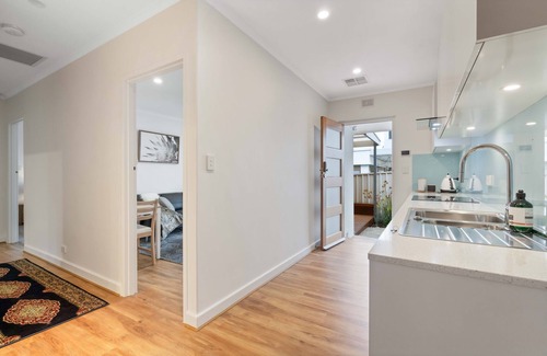 Torrens Park House | Adelaide 2 bedroom unit with free WIFI, Netflix & parking