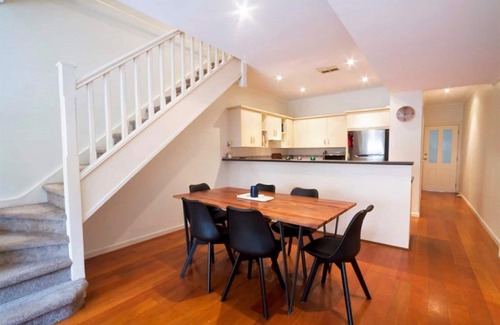 Norwood House | Adelaide | 3BR Norwood Townhouse | Fringe Stay + Wi-Fi + Parking + Smart TV | Walk Everywhere
