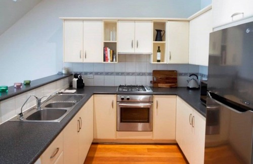 Norwood House | Adelaide | 3BR Norwood Townhouse | Fringe Stay + Wi-Fi + Parking + Smart TV | Walk Everywhere