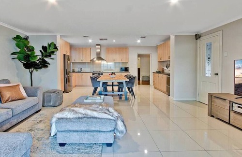 West Croydon House | Adelaide 4 Bedroom House with Pool