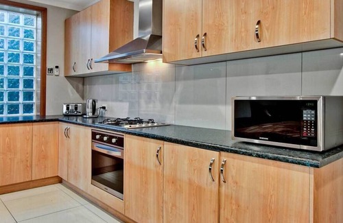 West Croydon House | Adelaide 4 Bedroom House with Pool