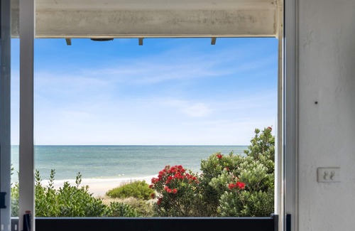 Semaphore Park House | Adelaide Beach Serenity