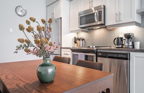 Fashion District Apartment | Adelaide Den Suite