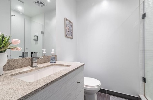 Fashion District Apartment | Adelaide Den Suite