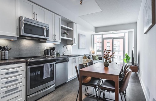 Fashion District Apartment | Adelaide Den Suite
