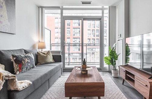 Fashion District Apartment | Adelaide Den Suite