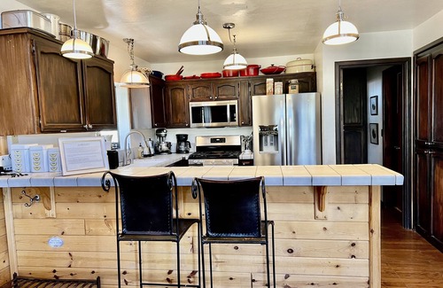 Pine Mountain Club Cabin | ADELAIDE HILL BREATHTAKING PINE MOUNTAIN VIEWS UPSCALE 3BR/3BATH CABIN SPA TUB
