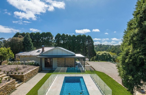 Summertown Cottage | Adelaide Hills luxury cottage with sauna and heated pool 20 mins from Adelaide
