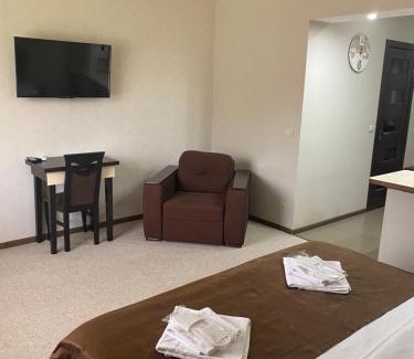 Mizhhirya Apartment | Adele