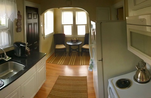 Walla Walla Cottage | Adelines Cottage Near Whitman College and Pioneer Park and WiFi and internet