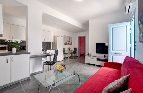 Perissa Apartment | Adelphi Apartments One-Bedroom Apartment Sleeps3