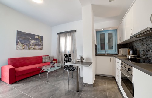 Perissa Apartment | Adelphi Apartments One-Bedroom Apartment Sleeps3