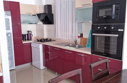 Karaoz Villa | Aden's Villas J1