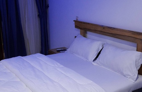 Tarkwa Hotel | ADESHIE FIE HOTEL