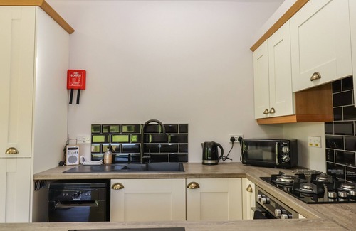 Bideford Cottage | ADIPIT STABLES, romantic, with a garden in Bideford