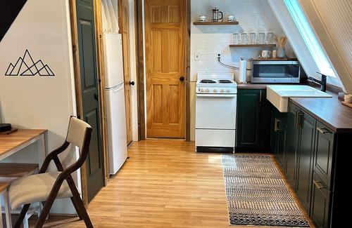 Wilmington Ski Chalet | Adirondack Cozy Chalet Private & Minutes to Hiking, Fishing & More. Pet Friendly
