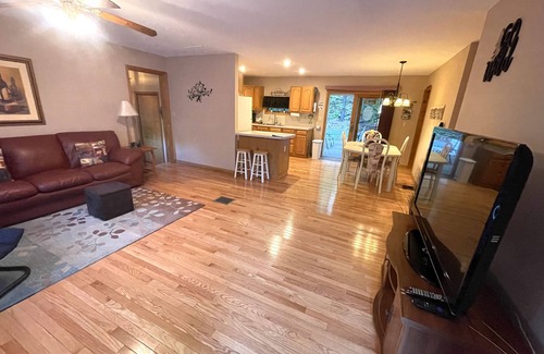 North Creek Cottage | Adirondack Creekside Cottage-Sportmen’s Delight