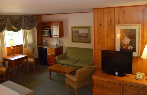 Willsboro Resort | Adirondack Lakefront Family or Friend Reunion Retreat