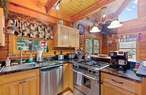 Chestertown House | Adirondack Log Cabin on 30 acres