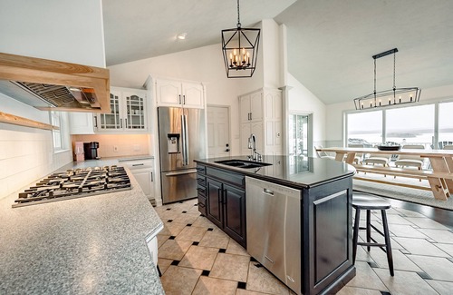 Remsen House | ADIRONDACK LUXURY ESTATE: POOL & HOT TUB! NEW!