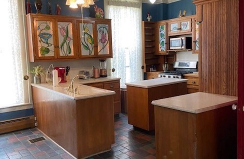 Gloversville House | ADIRONDACK MANSION w/Heated INGROUND POOL & Game Room! 45-60 min to Saratoga!