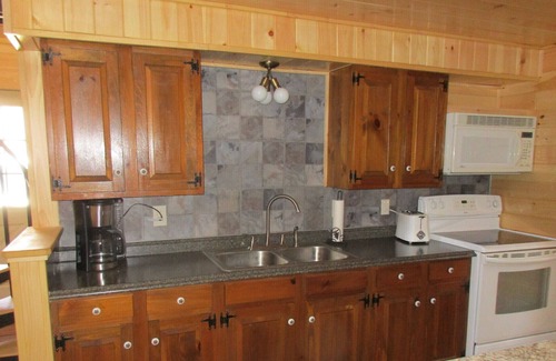Branchport Cabin | Adirondack Style Lodge - Minutes from Keuka Lake, Wineries.
