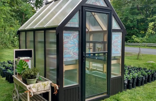Gloversville Cabin | Adirondacks, NY Tiny Whimsical House/Cabin Sleeps 8 w/WI-FI and all amenities!